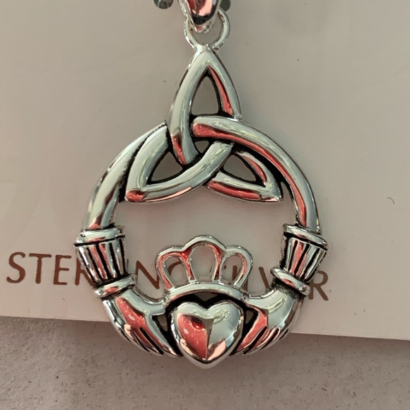 Irish Claddagh Trinity Knot 18” Silver Nec…